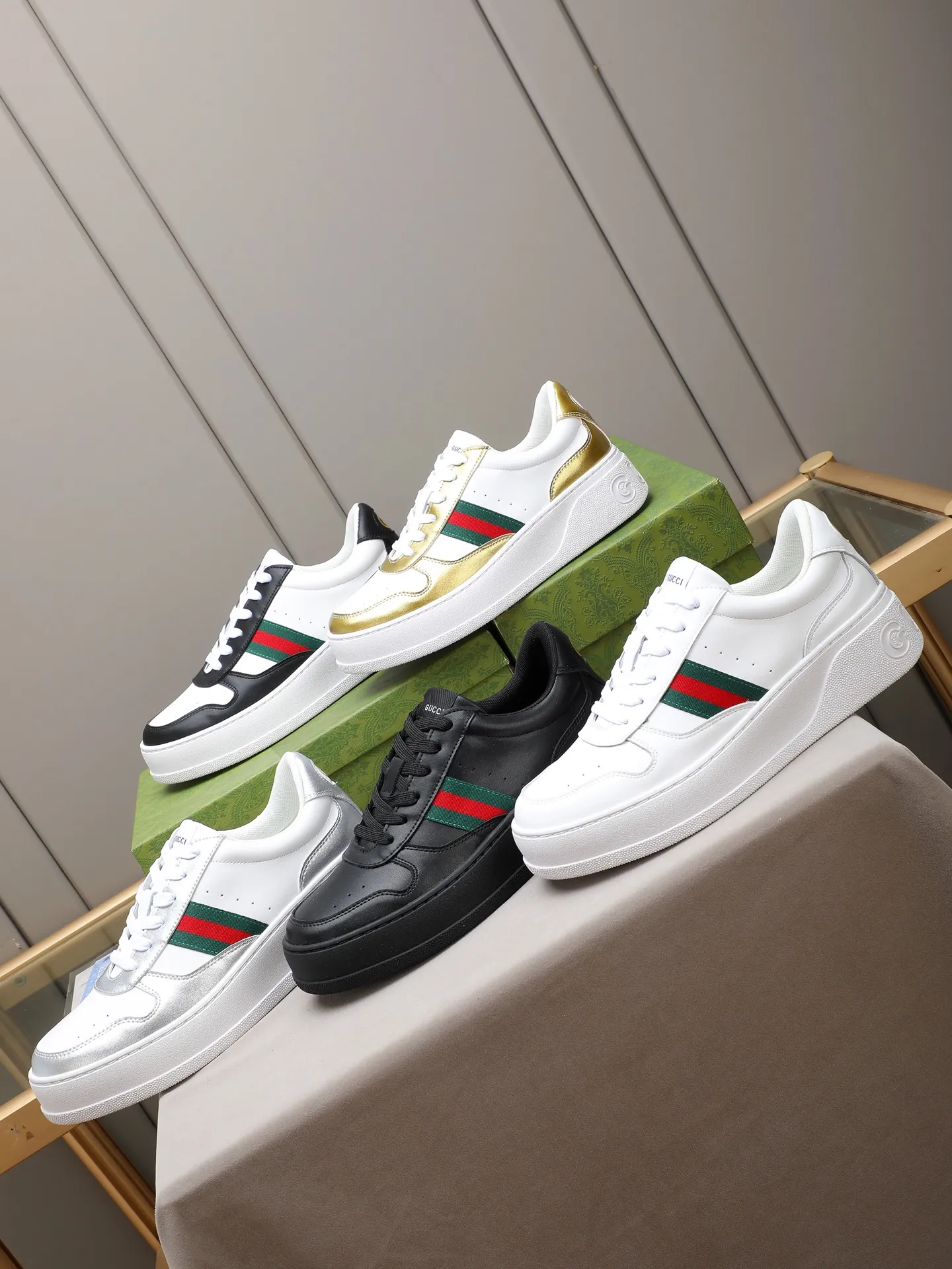 PP420 new men's shoes GUCCI fashion trend, made of first-layer calfskin➕breathable mesh lining! The foot feels super comfortable and the workmanship is impeccable. The original ultra-light outsole, size: 38-44 (45 customized), 5 colors to choose from!